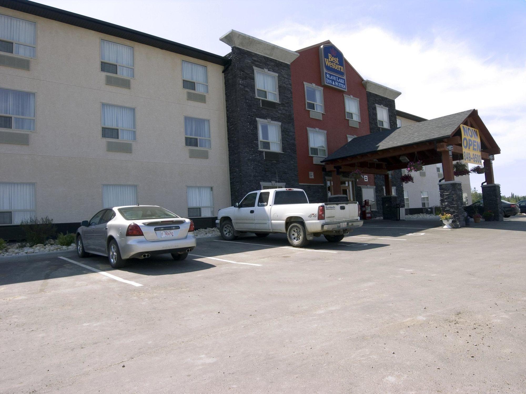 Lakeview Inns & Suites - Slave Lake Екстер'єр фото