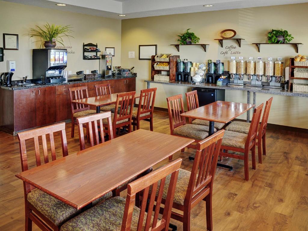 Lakeview Inns & Suites - Slave Lake Екстер'єр фото